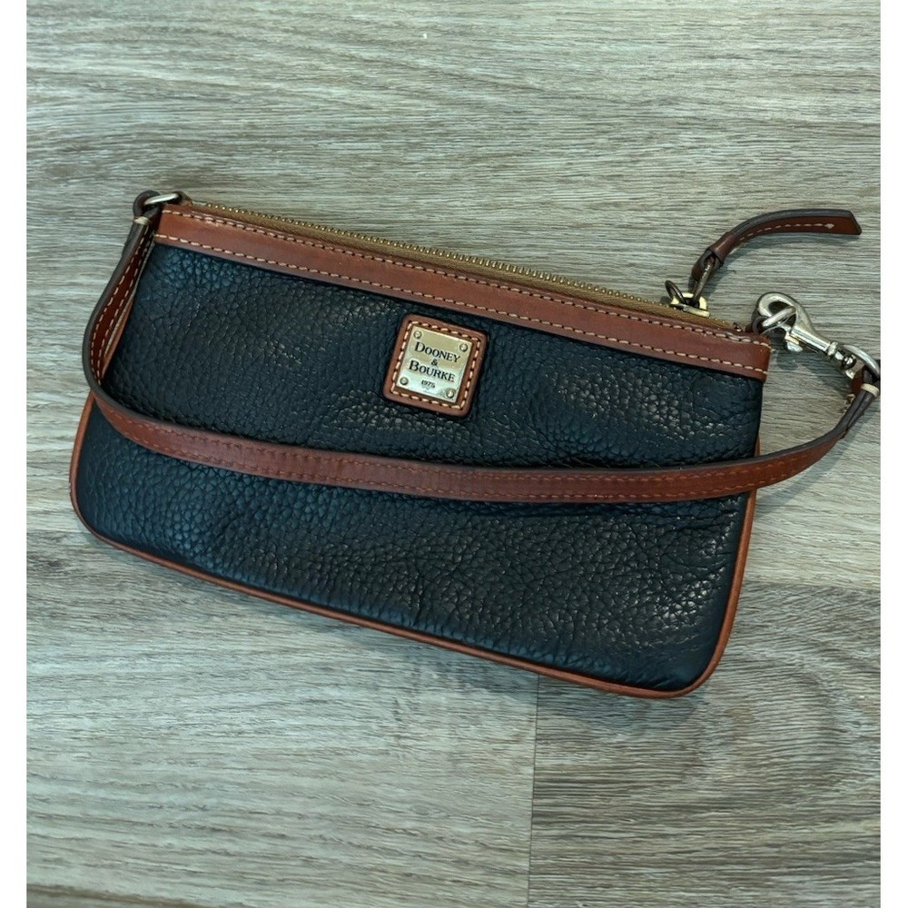 Dooney & Bourke Purple Pebbled Leather Large Wristlet Wallet Pouch Brown Trim